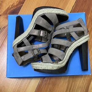 Simple Vera heels/platform sandals